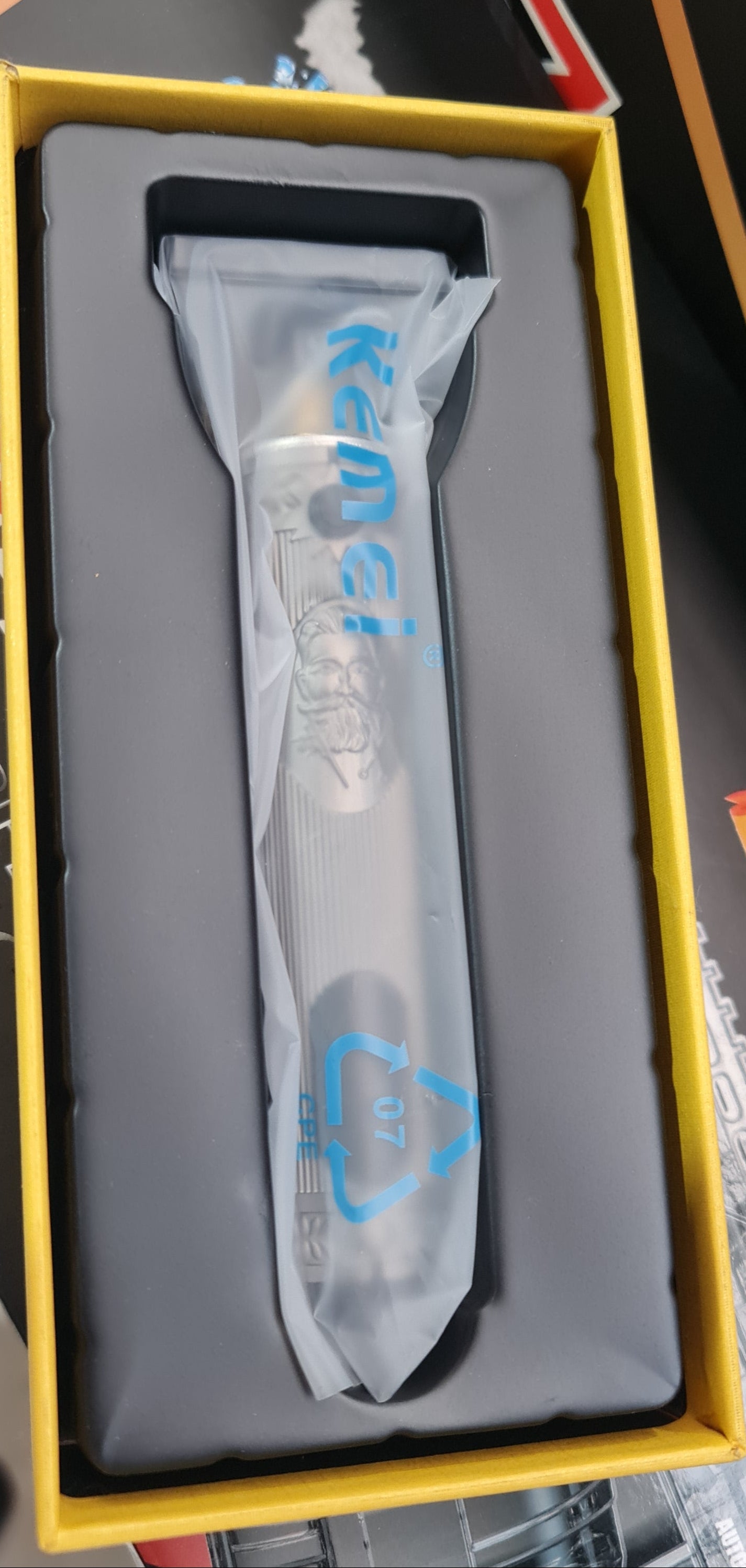 Kemel hair and Beard clipper. Model KM-700H - N Gadget