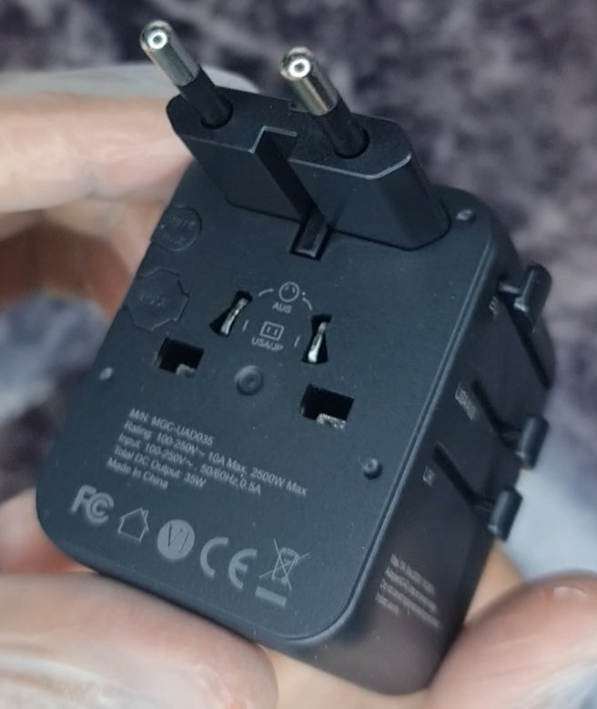 Bast stopcontact PD 35W Reisadapter , socket, 1 USB A, 2Type-C . - N Gadget